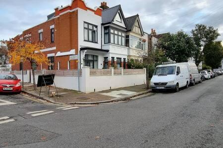 Modern And Bright Ealing Common Duplex Apartment London Exterior photo